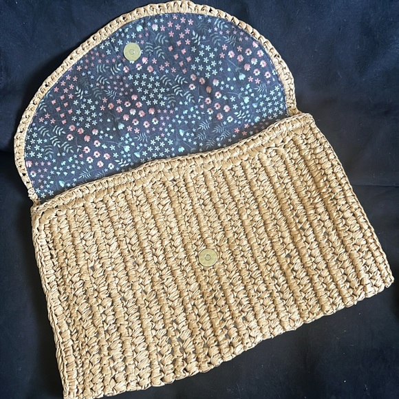 NWT cute clutch - Picture 2 of 6